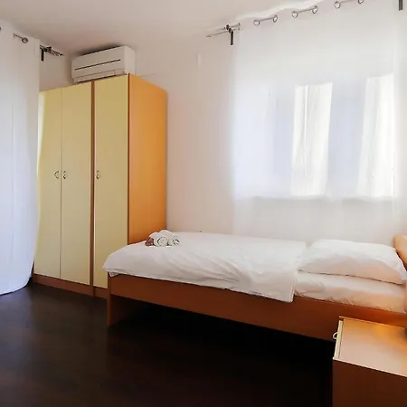 6 Bedroom In Holiday home