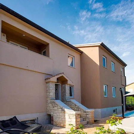 Holiday home 6 Bedroom In Babici