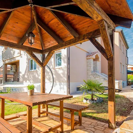 6 Bedroom In * Babici